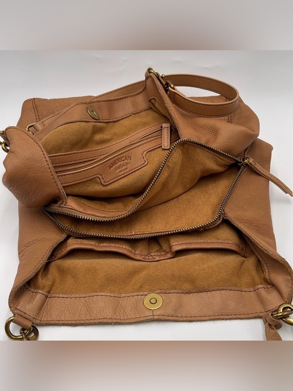 American Leather Co. Shoulder Bag - Caramel
Brown 100% Leather - Double Straps - Picture 14 of 15
